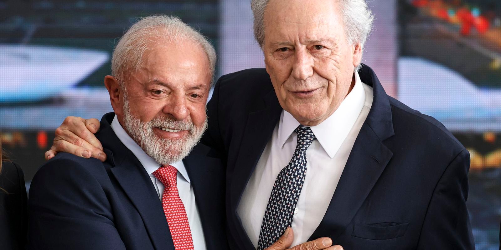 Lewandowski entrega carta de demissão do Ministério da Justiça a Lula