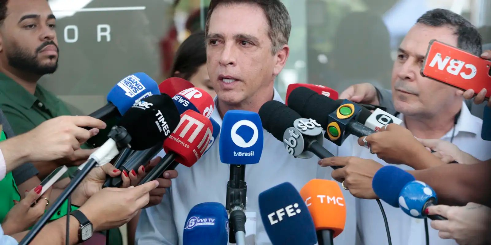 Bolsonaro deve ter alta nesta quinta e retornar à cela na PF