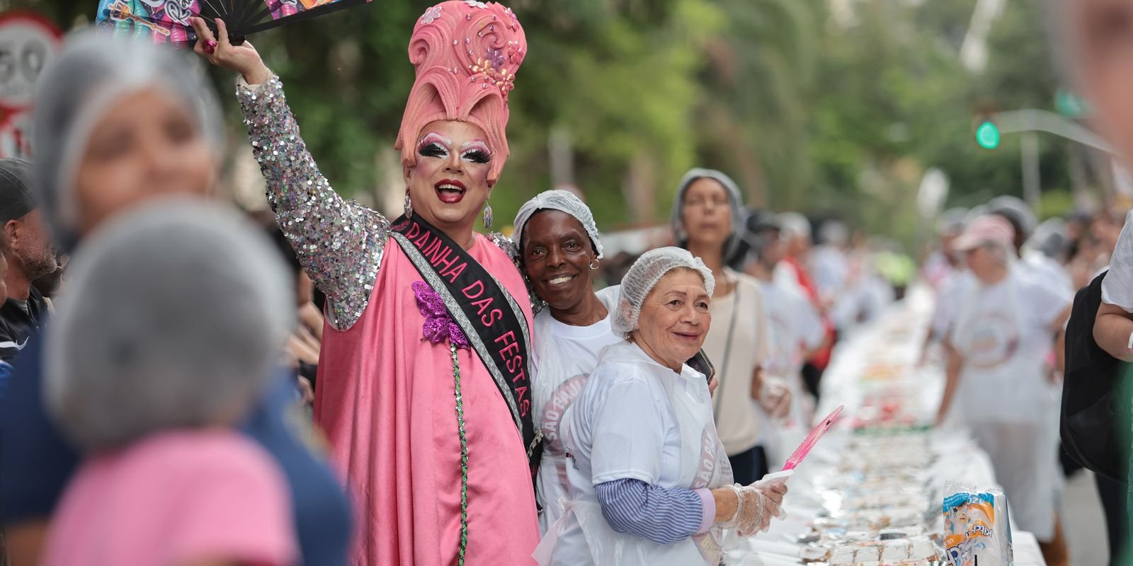 Aniversário da capital SP é comemorado com tradicional bolo do Bixiga