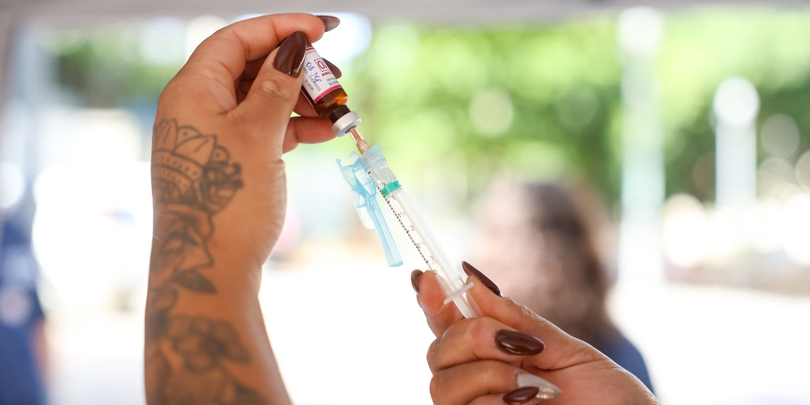 Rio leva vacinação a parques e aeroportos até 12 de fevereiro