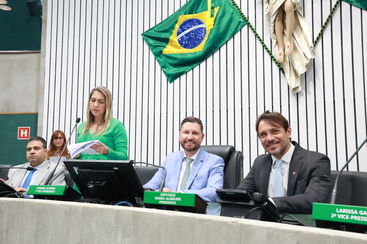 Alece dá início à tramitação de sete matérias, entre mensagens do Executivo e projetos parlamentares