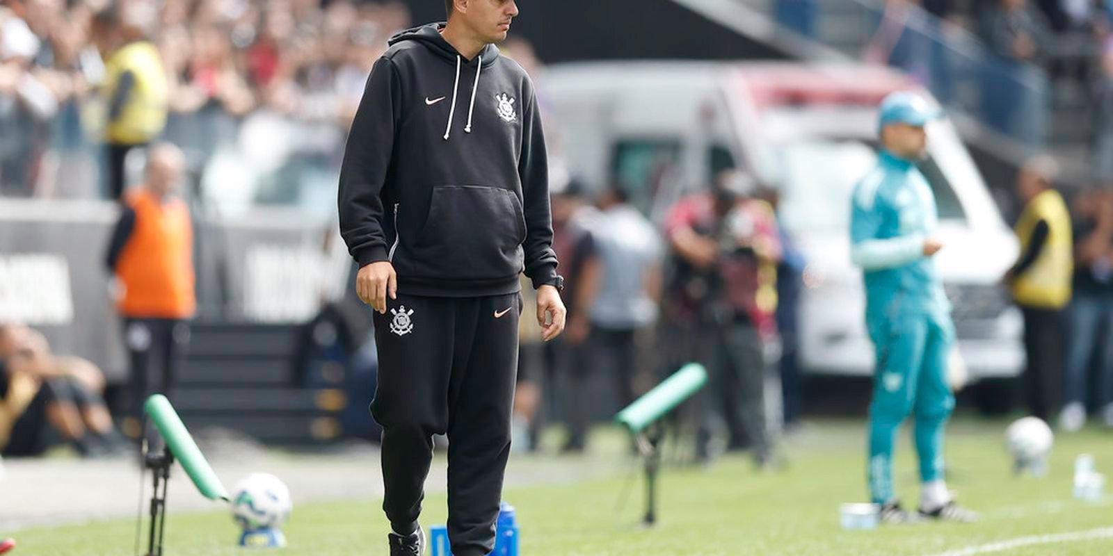 Técnico Lucas Piccinato é demitido da equipe feminina do Corinthians
