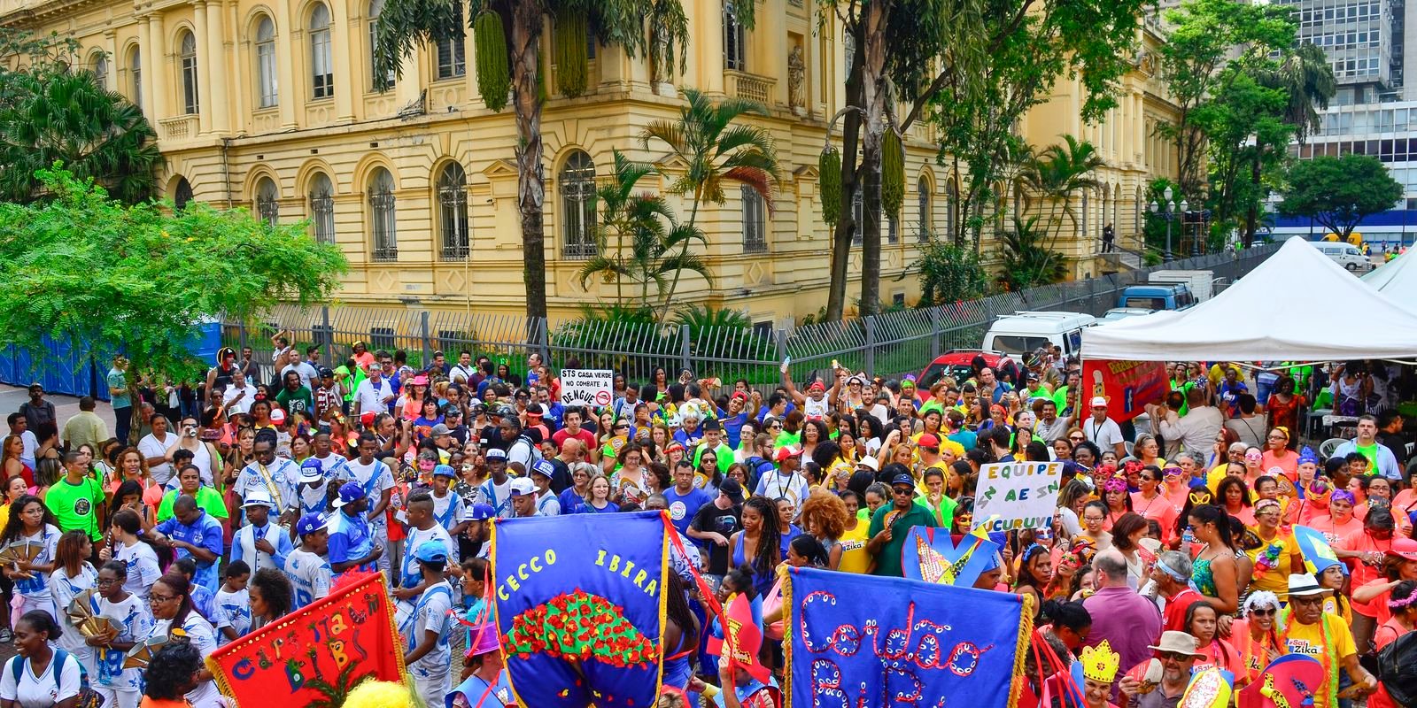 Ilú Obá De Min e Banda do Trem Elétrico abrem carnaval de rua em SP