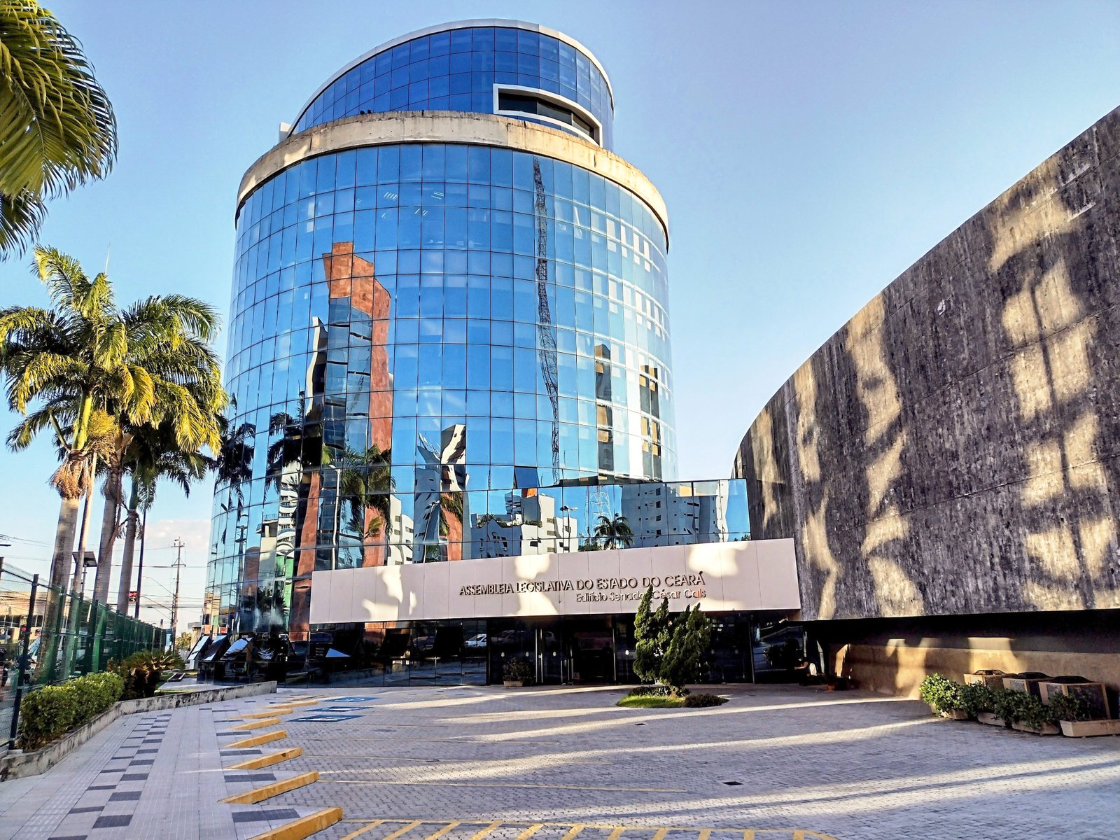 Alece regulamenta programa de estágio para ensino médio e superior com ações afirmativas