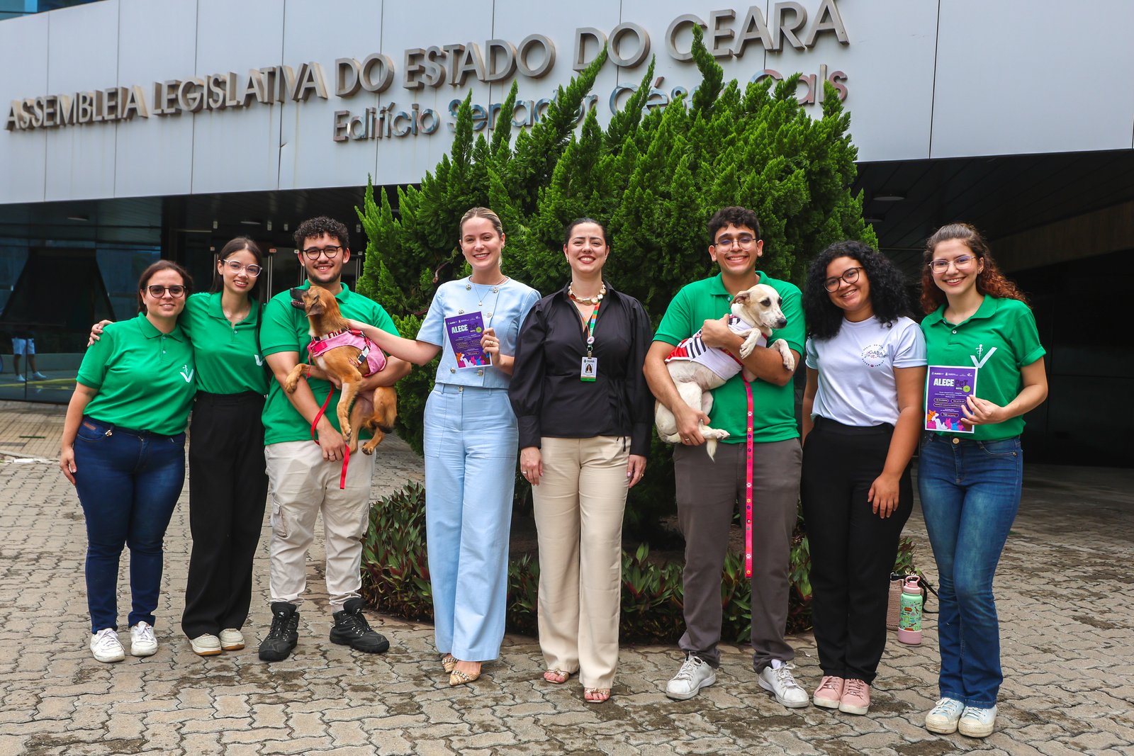 Estudantes de Medicina Veterinária e mascotes convidam público para o Alece Pet