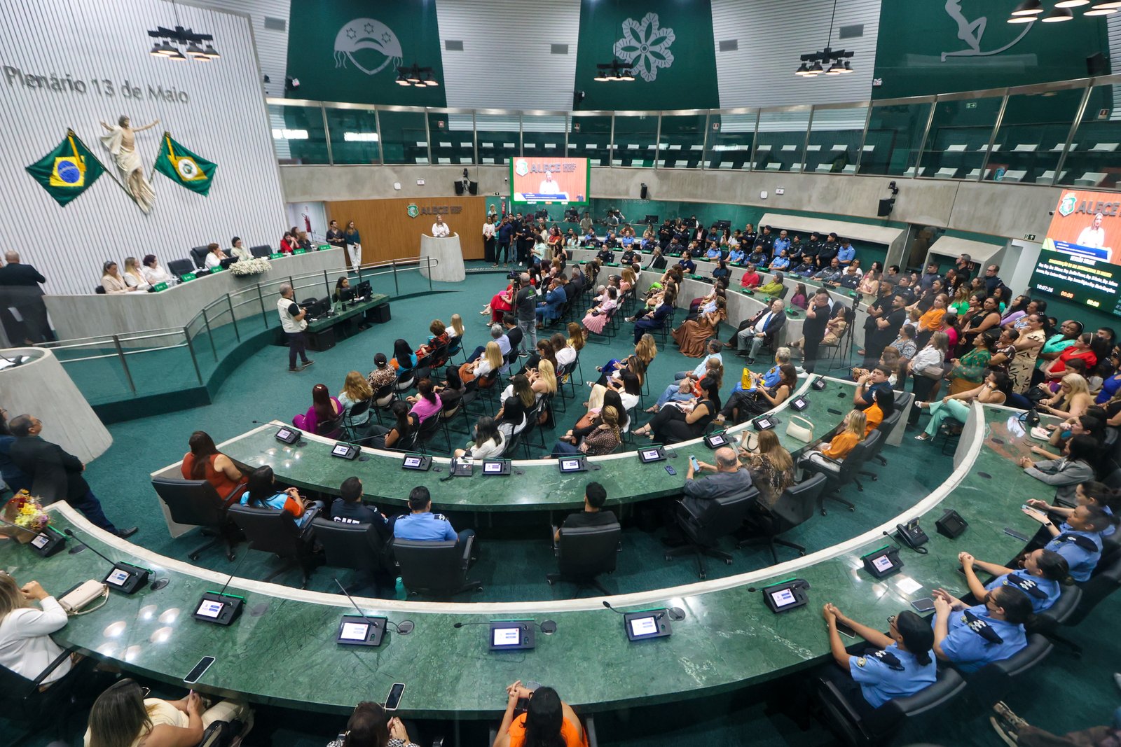 Sessão solene na Alece celebra conquistas e reforça luta pelos direitos das mulheres