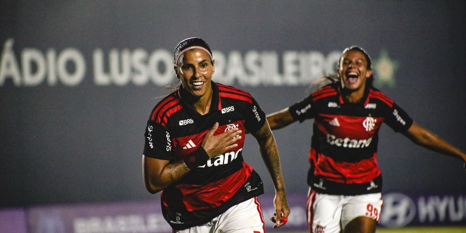 Flamengo derrota Vitória e fica perto de líderes no BR Feminino