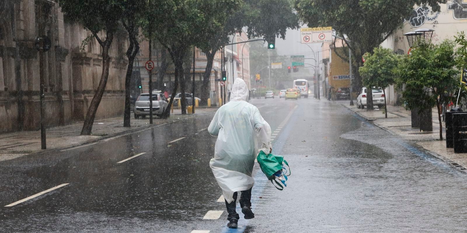 Sul, Sudeste e Centro-Oeste podem ter final de semana de chuva intensa