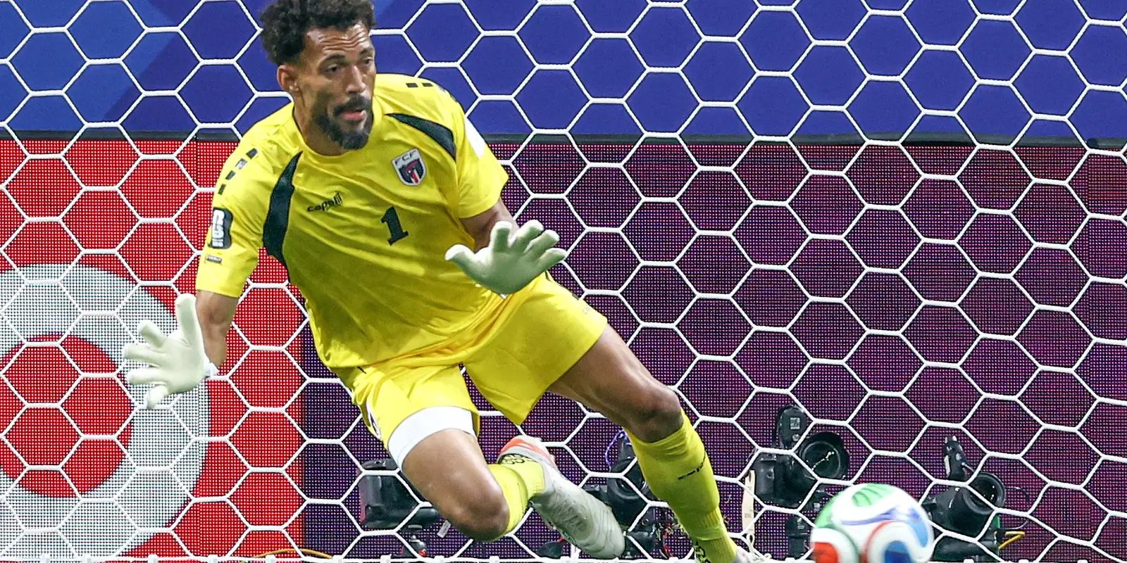 Vozinha, goleiro de Cabo Verde na Copa, acerta com Colo Colo do Chile