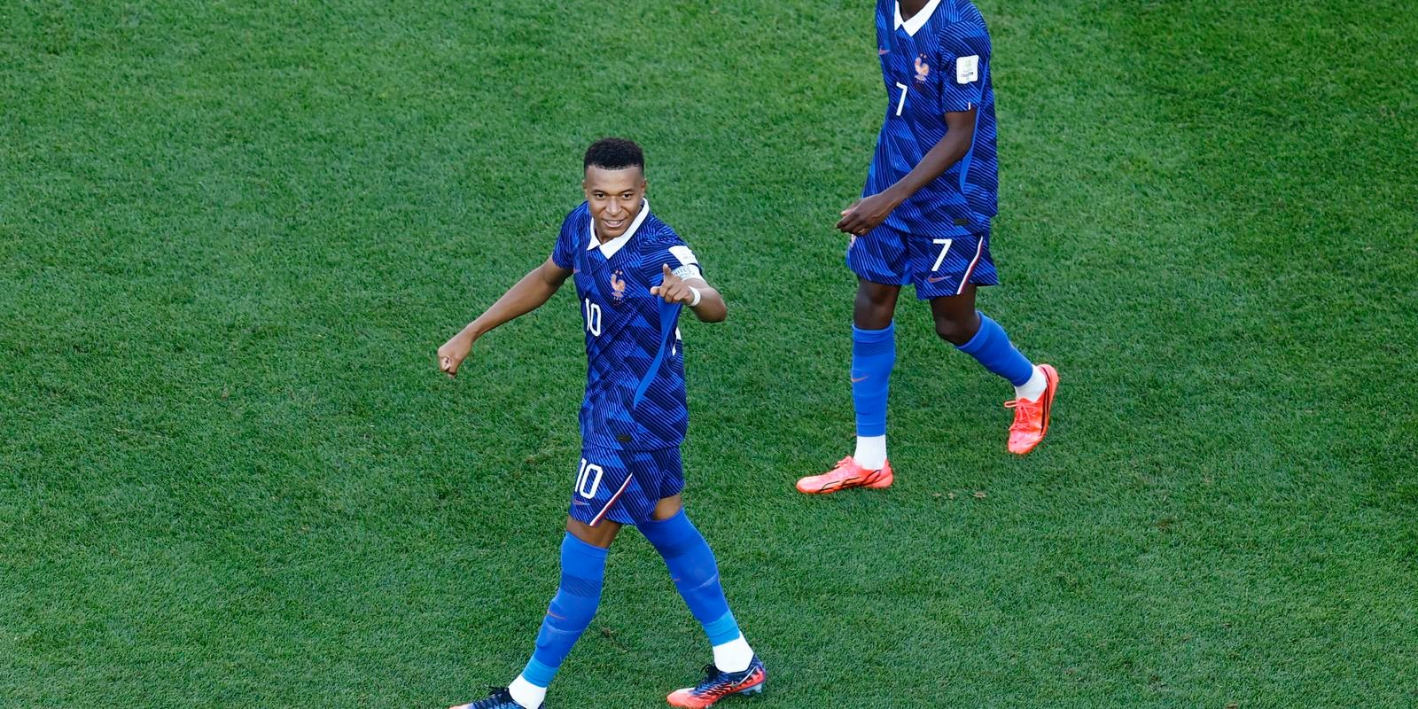 Mirando recordes de todos os tipos, França amplia status de favorita