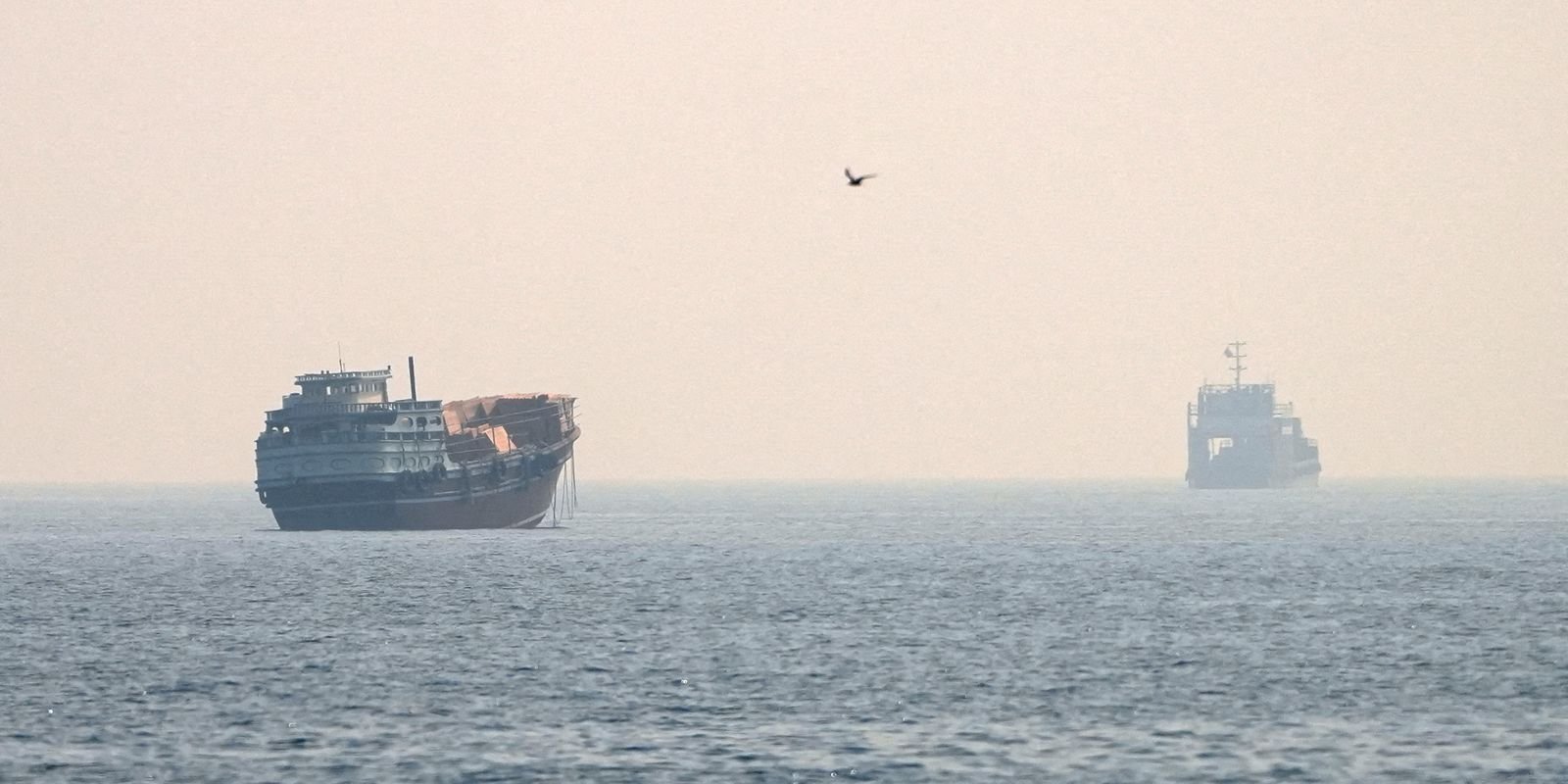 Trump recua e desiste de cobrar taxa sobre navios no Estreito de Ormuz