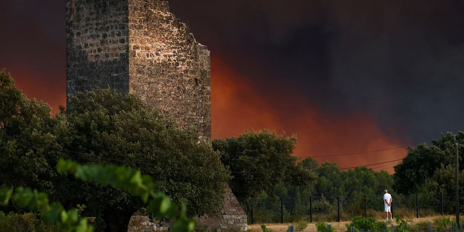 Incêndios florestais ameaçam cidade histórica francesa de Bordeaux
