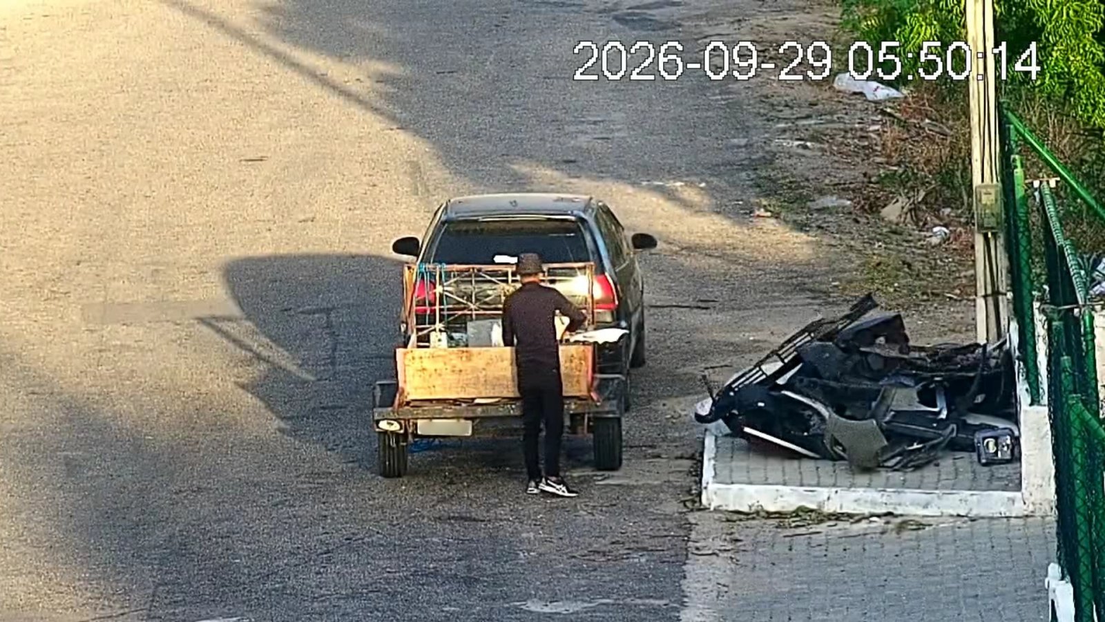 Capital Limpa e Ordenada: videomonitoramento flagra descarte de peças de veículos em frente a Ecopon